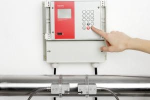 The wall mounted KATflow 150 clamp-on ultrasonic flowmeter offers practical and simple operation for permanent measurements.