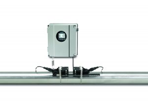 Sitrans FS230 clamp-on ultrasonic flow meter installs easily without
disturbing the pipe.
