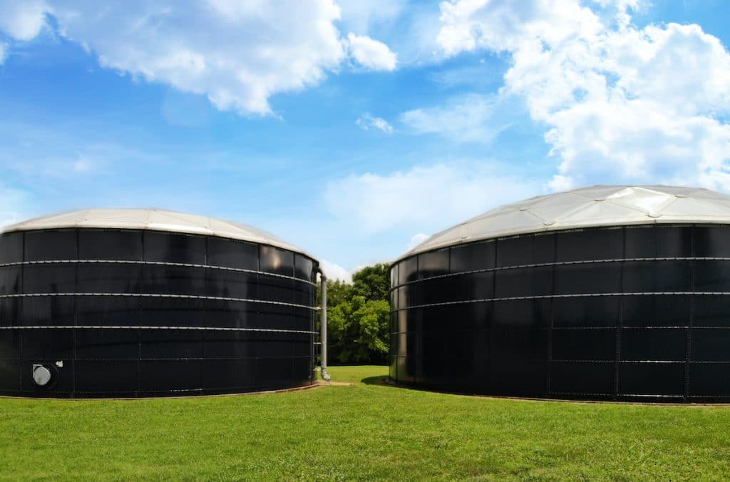 Older tank on the left (built in 1992), newer tank on the right (built in 2007)
Can you tell the difference?