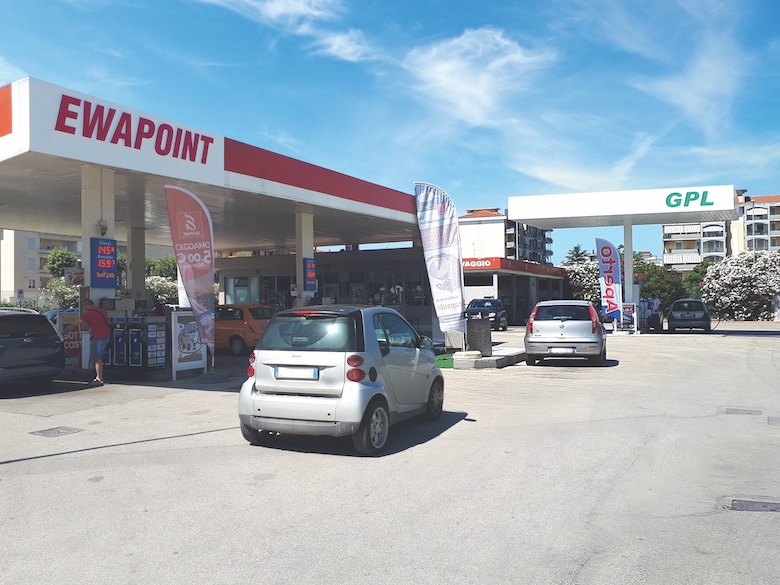 The unique physical characteristics of EWAPOINT’s service station and its location in the center of Santa Maria Capua Vetere, Italy, required some clever thinking in order to properly outfit it with a fuel-storage and -dispensing system for its new Autogas offering. The solution: a vertically installed underground storage tank that is operated via an Ebsray® RC40 Series Regenerative Turbine Pump, which allows the fueling of up to four vehicles at once, all in a manner that meets strict regulatory requirements regarding noise generation and environmental safety.