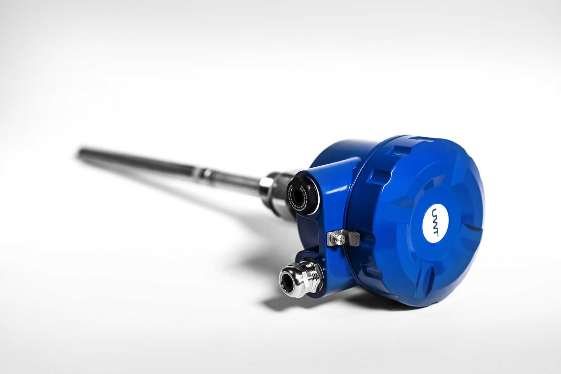 UWT Level Sensor Ensures Reliable Detection in Chemical Lorry Tanks
