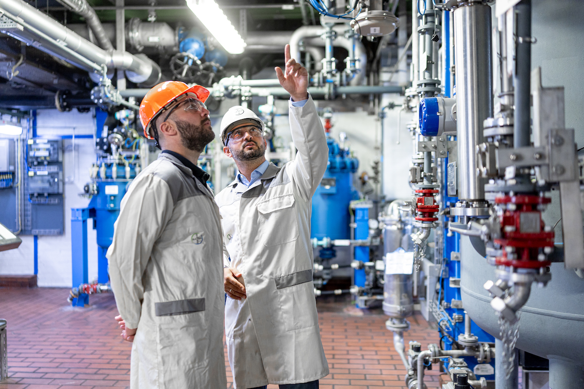 PFA‑Lined Valves and Pumps for the Pharmaceutical Industry: Why Bayer has been Relying on Richter Solutions in API Manufacturing for 30 years