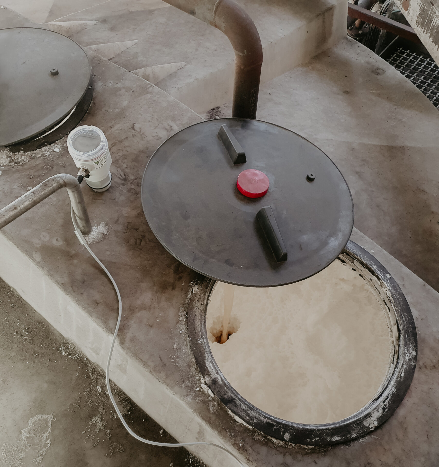 Safe Liquid Storage in the Process Industry with UWT Measurement Technology