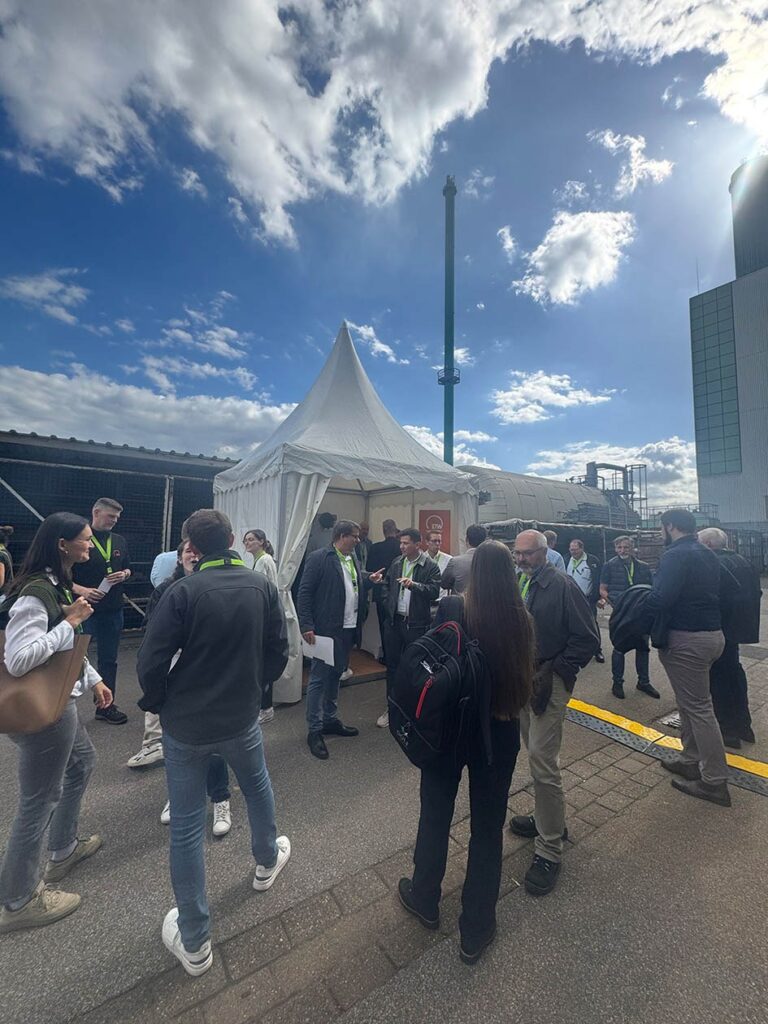 Visitors gathered around the ETW Energietechnik tent at the ground-breaking ceremony at the Wanheim Energy Park in Duisburg
