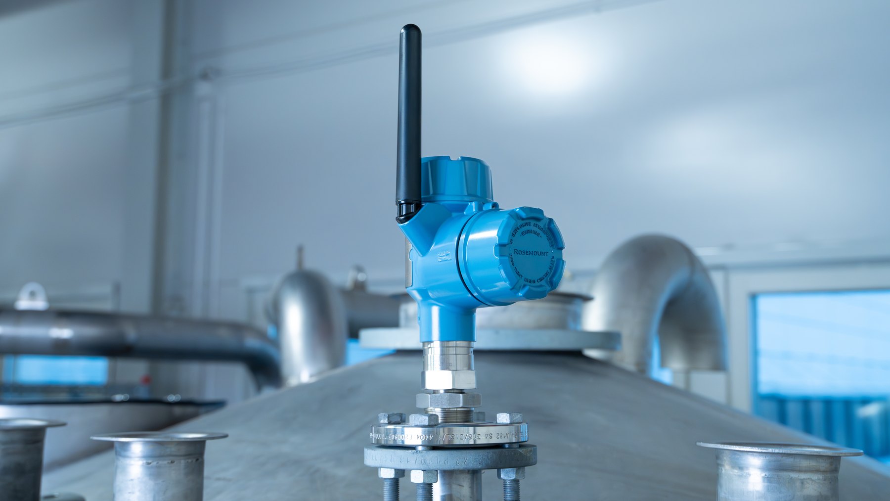 Rosemount 3408 Wireless non-contacting radar level transmitter mounted on a stainless steel tank in a process plant