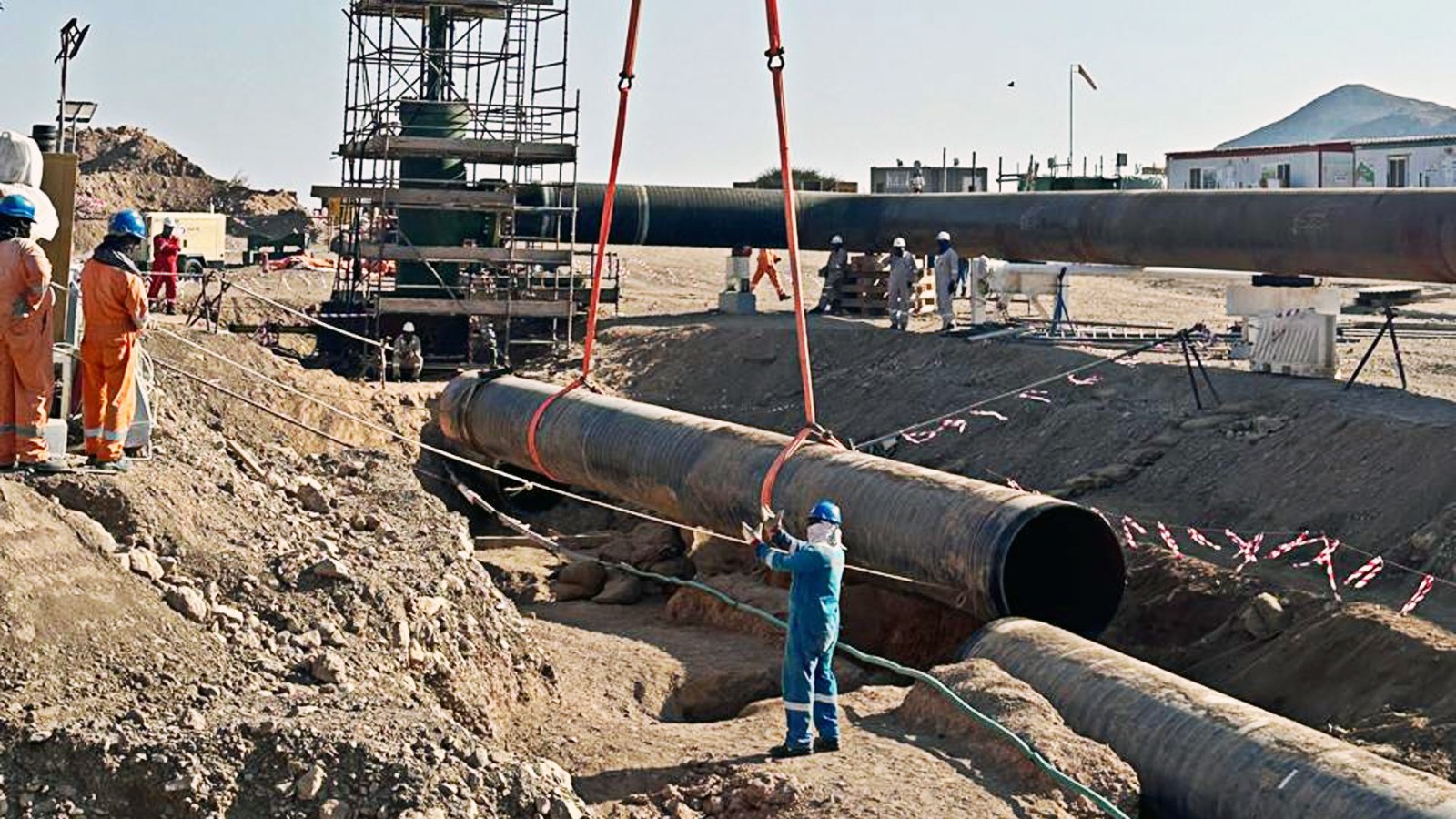 STATS crew deploying a 48-inch BISEP line stop tool on the pipeline in Oman