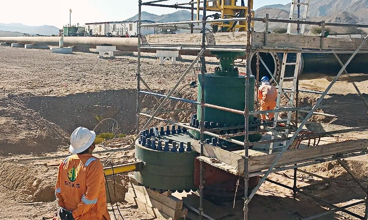 SureTap hot tap machine mounted on a 48-inch gas pipeline fitting
